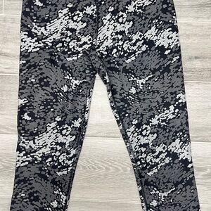 Nike Women’s Camouflage Leggings - like new - Small